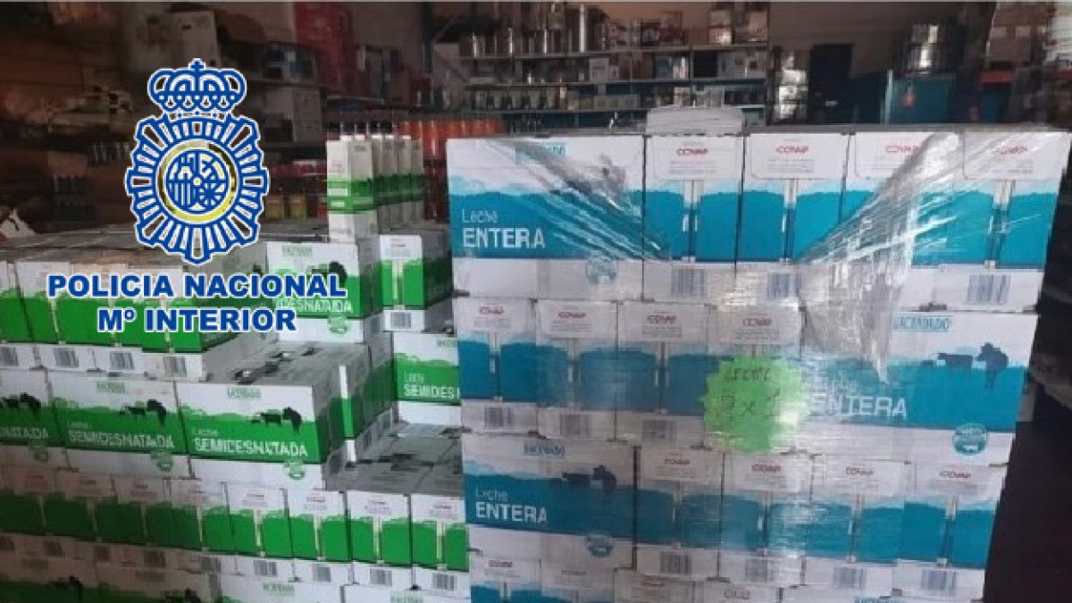 Dos pallets de leche donados a Cruz Roja que iban a ser vendidos.