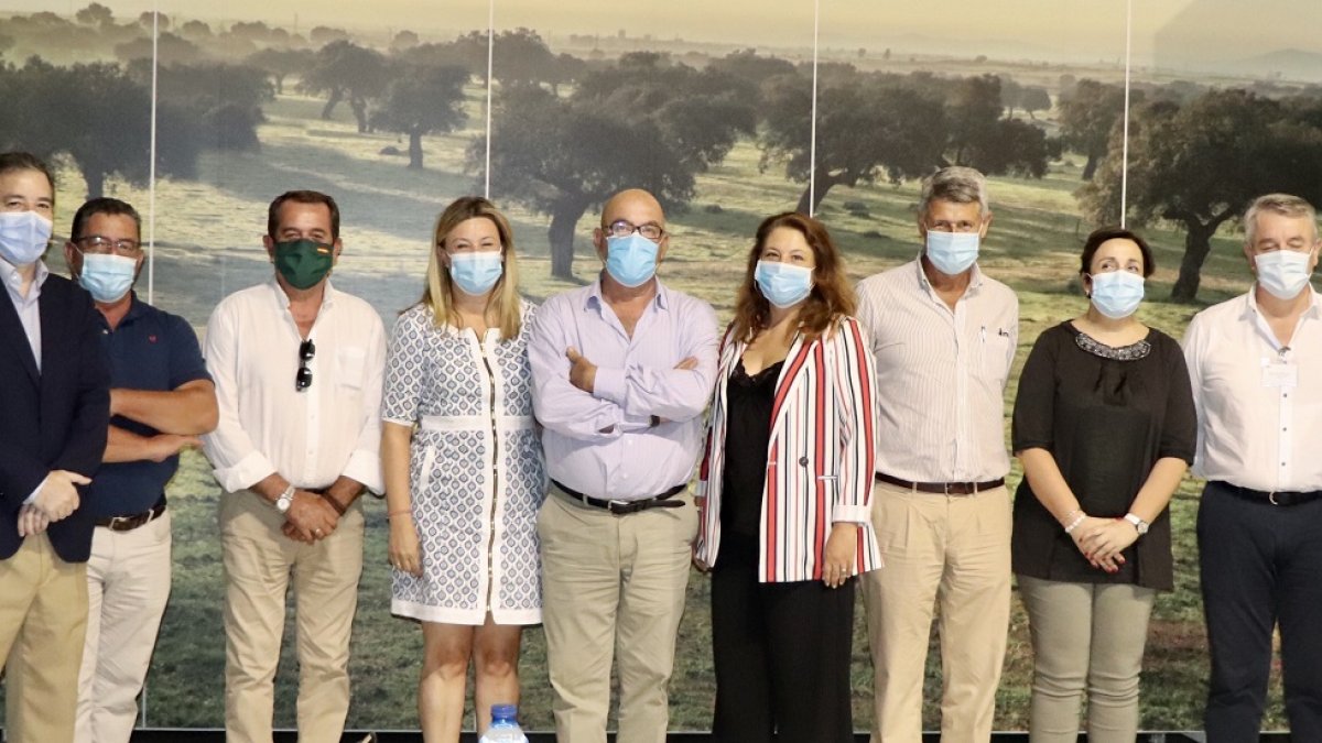 La sede de la Consejería acogió la reunión con el consejo rector de Cooperativas Agro-alimentarias.