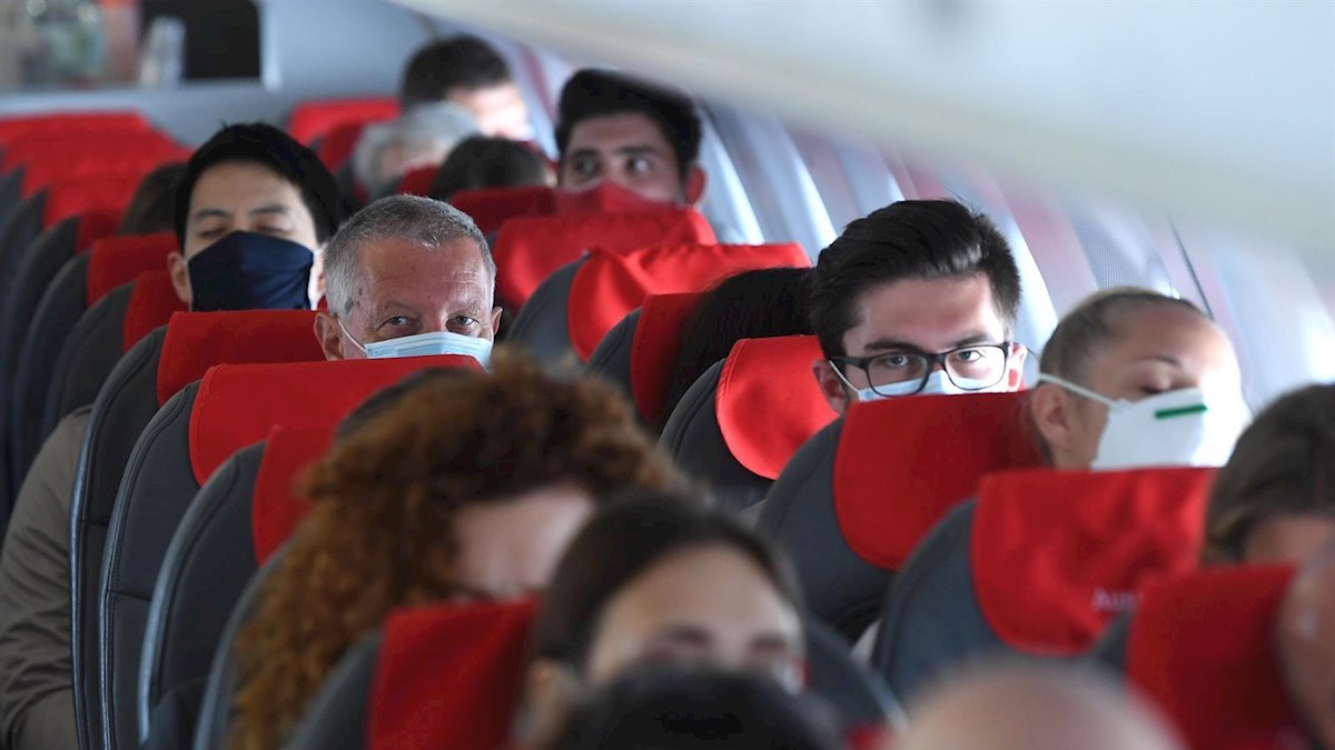 Imagen de archivo de un vuelo durante la pandemia.
