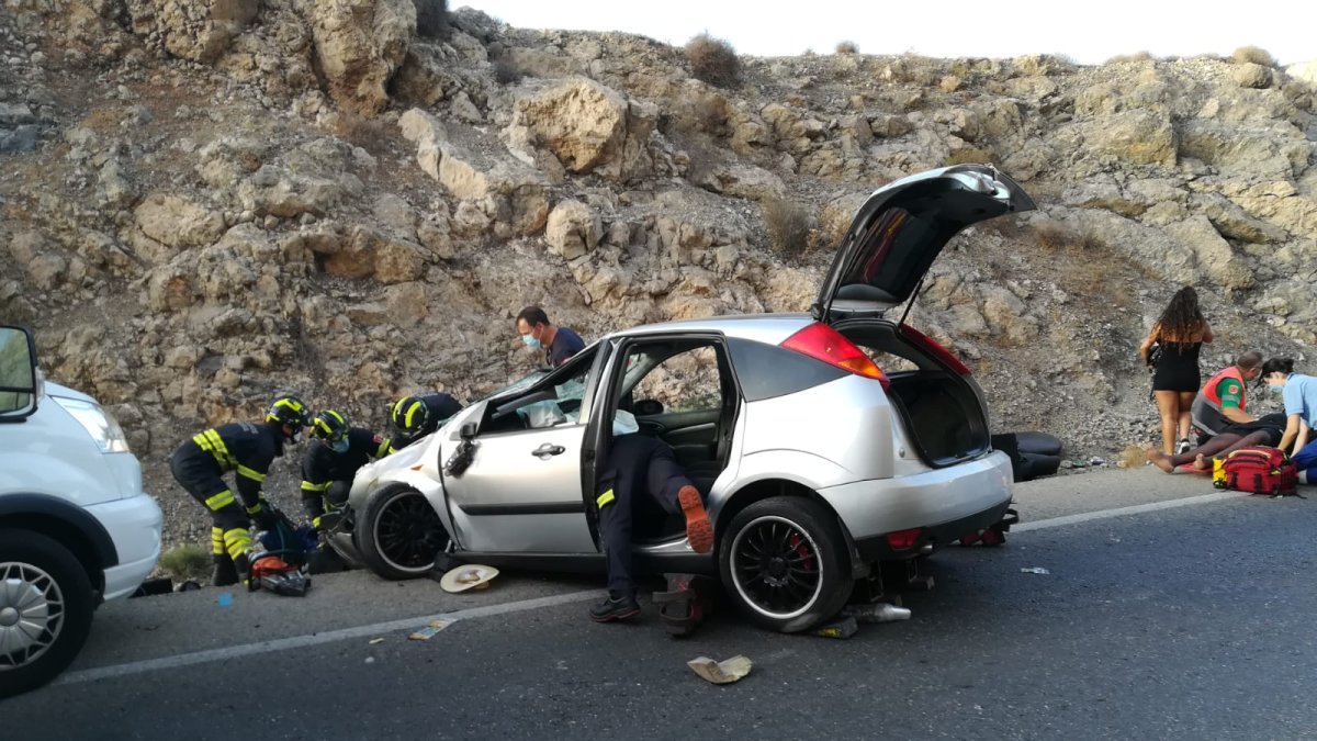 Coche accidentado en El Cañarete.