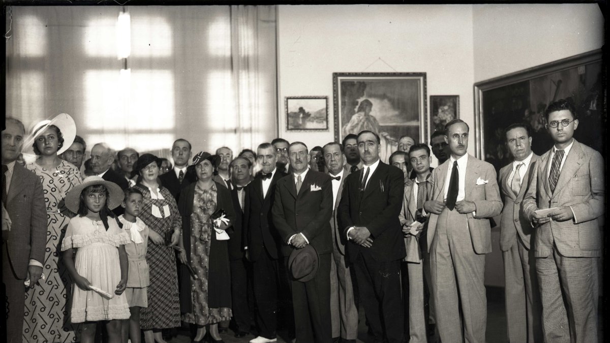Acto cultural en la Escuela de Artes de Almería en 1934 en el que aparce Juan Cuadrado. Foto Domingo Fernández Mateos.