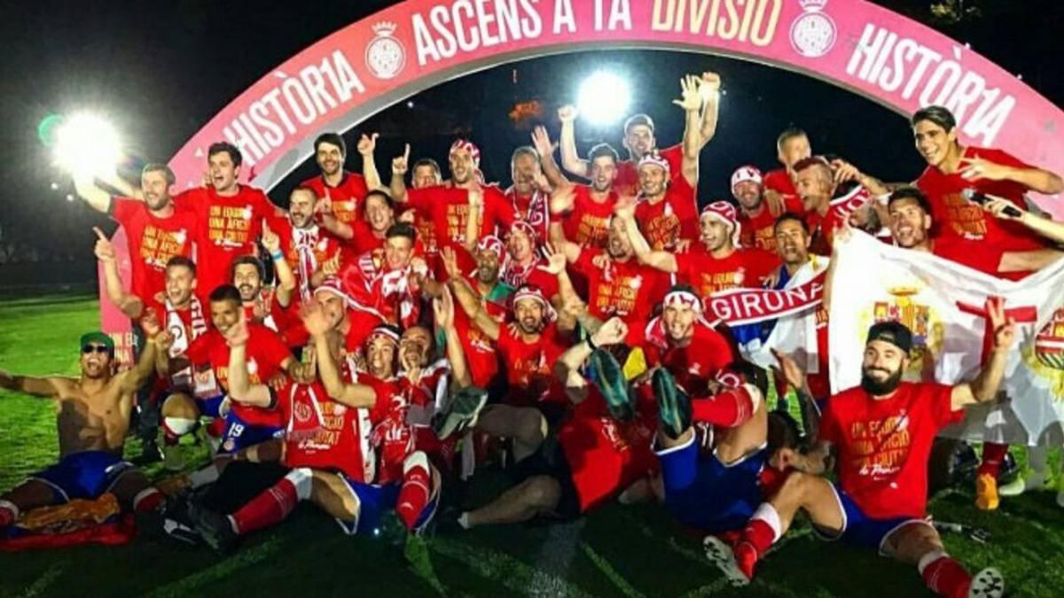 La plantilla del Girona celebrando el último ascenso.