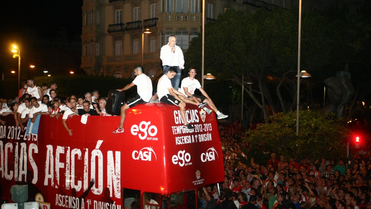 Alfonso García se dirige a la afición en la Plaza de las Velas.