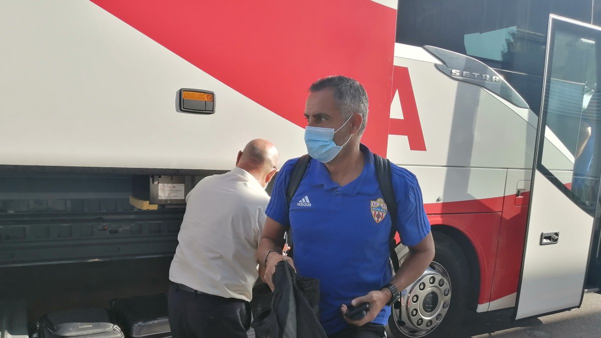 José Gomes, en el aeropuerto del Almería.