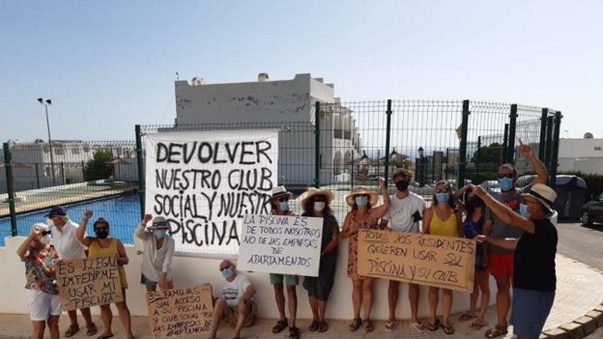 Los vecinos salieron el otro día a la calle para reivindicar el apoyo de las administraciones.
