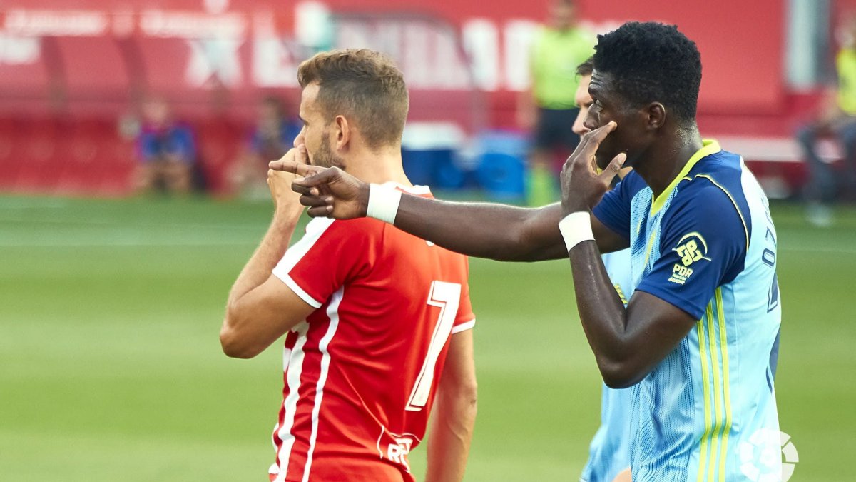 El central Valentine James Ozornwafor.