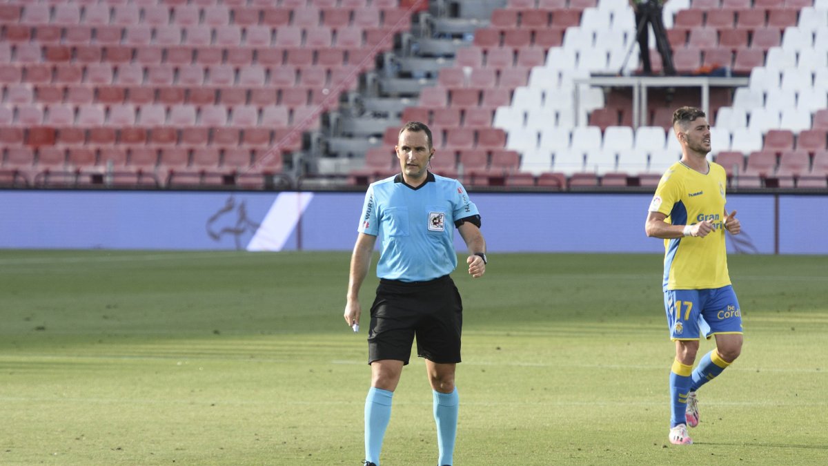 Arcediano Monescillo en el Almería-Las Palmas (0-1).
