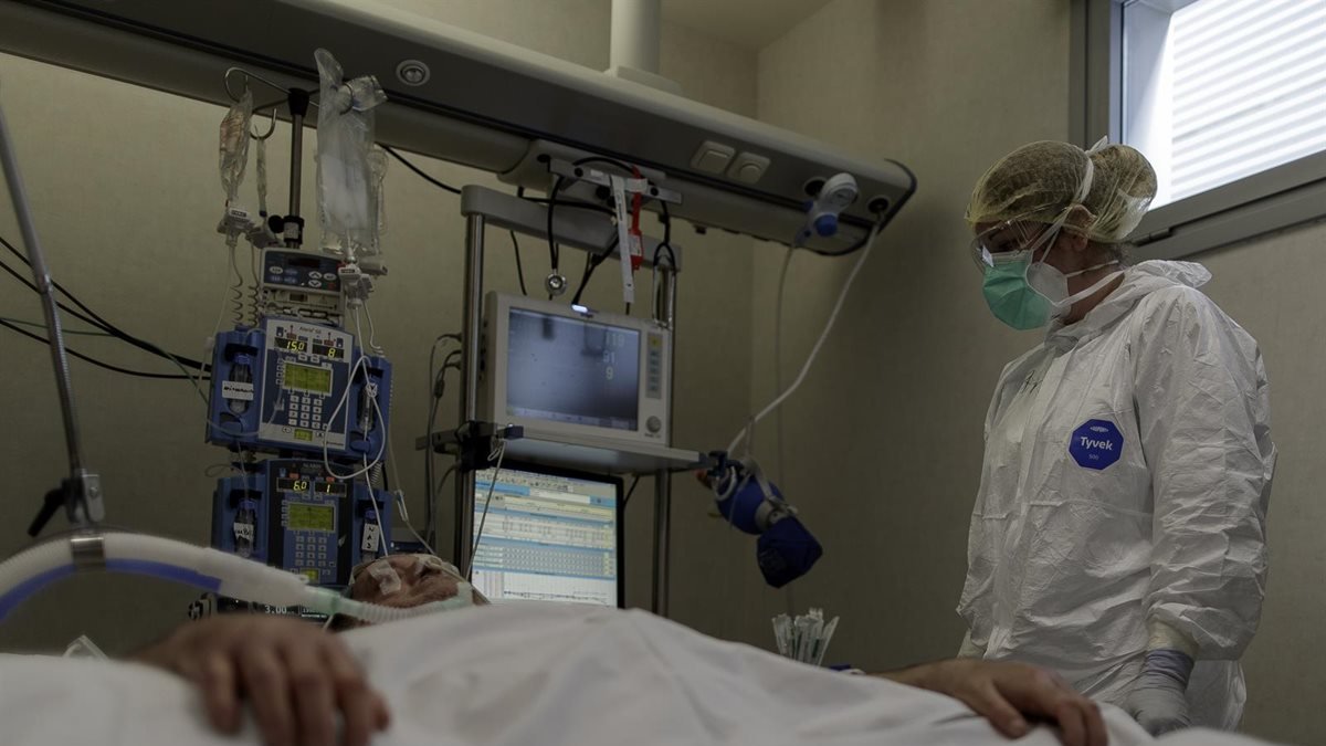 Un paciente ingresado en la UCI, en una imagen de archivo.