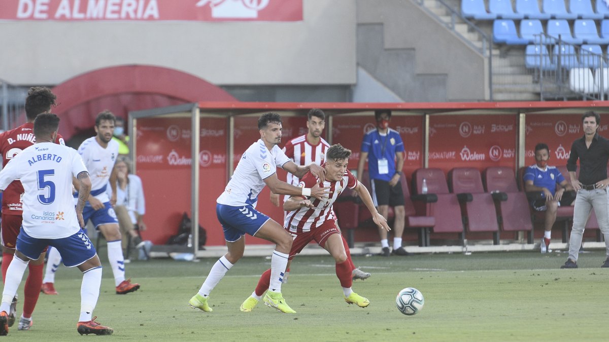 Corpas en una jugada del partido en el Mediterráneo ante el CD Tenerife.