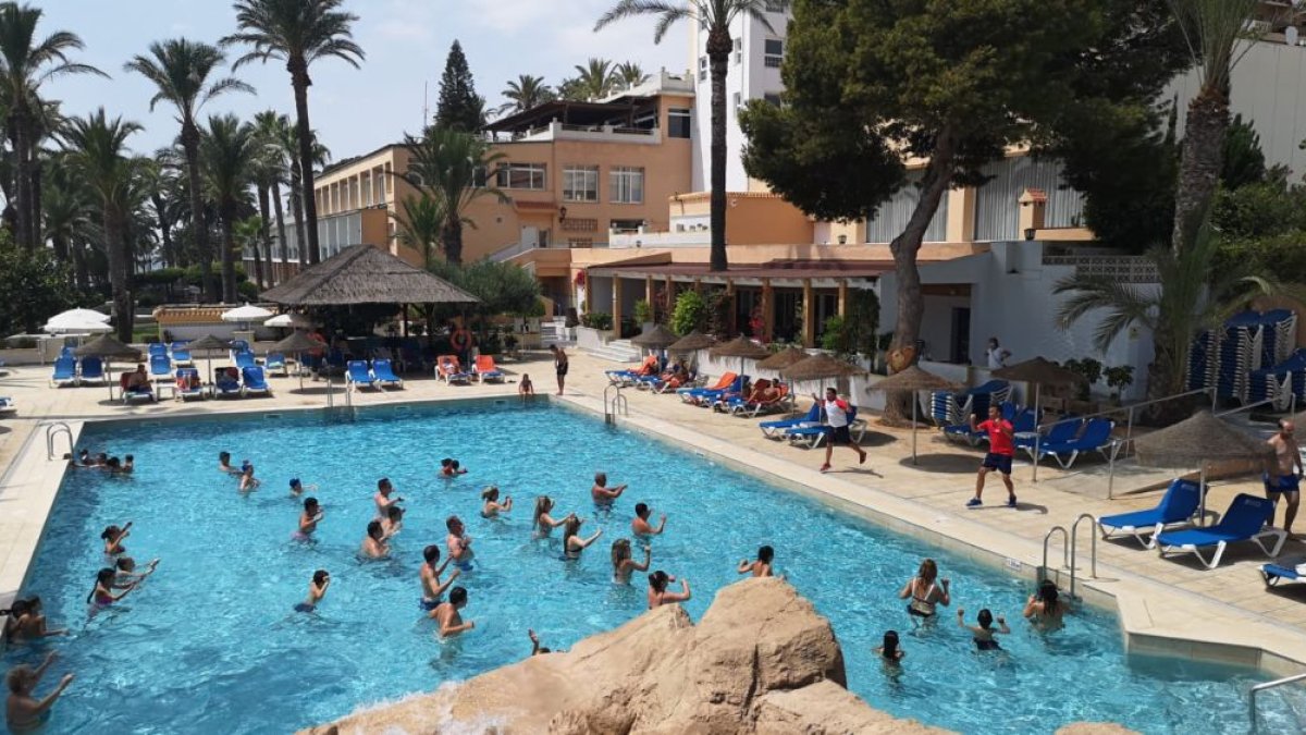 Actividad de Animación en Playadulce Hotel.