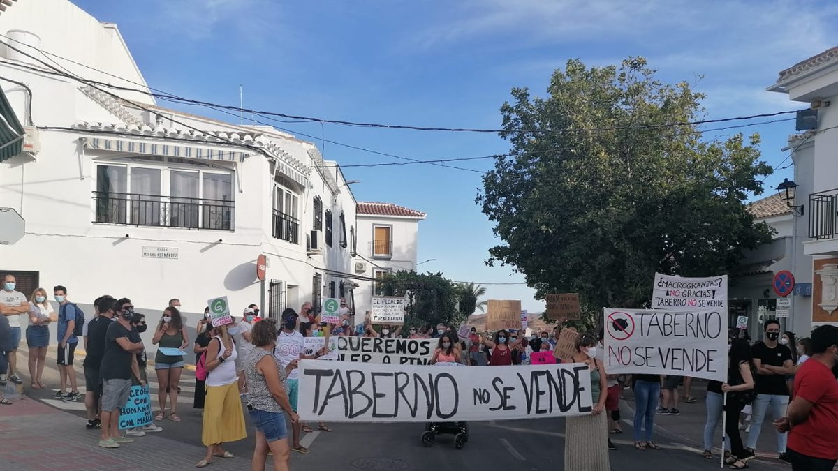 Manifestación contra la macrogranja, este miércoles en Taberno.