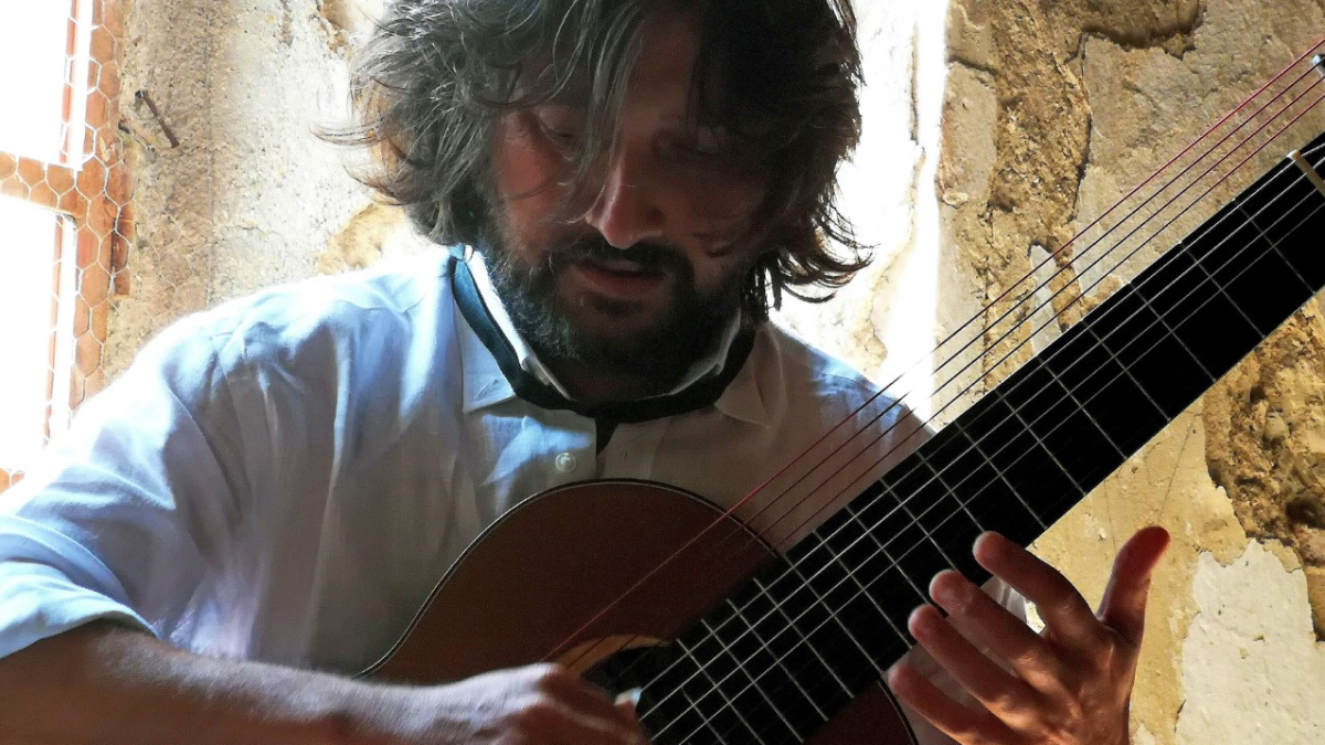El guitarrista Christian Lavernier.