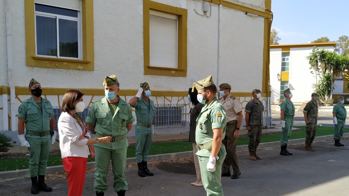 Margarita Robles durante su recibimiento en la base de La Legión