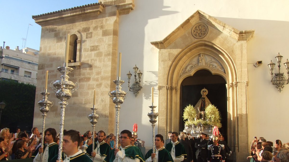 La Virgen del Mar a la salida de su procesión de alabanza.