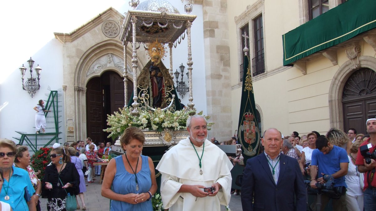 El prior de los Dominicos, la camarera mayor y el hermano mayor en 2011.