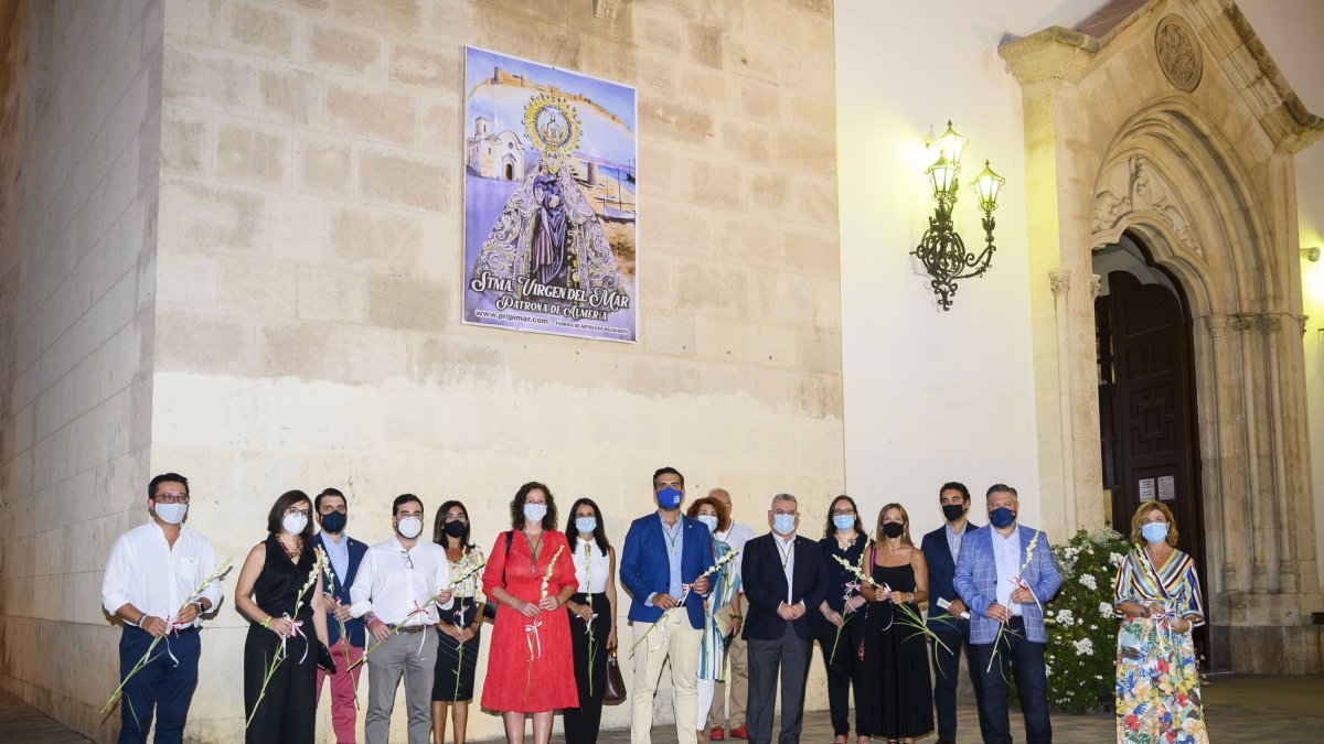 El Ayuntamiento de Almería ha realizado la ofrenda floral \