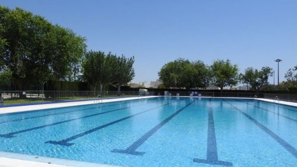 Piscina exterior de Huércal-Overa.