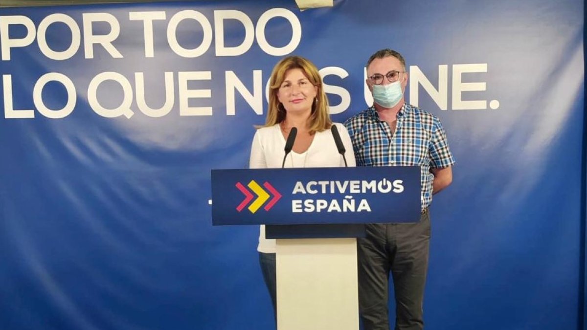 Rosalía Espinosa y Cristóbal Rodríguez, alcalde de Alhama, este martes en rueda de prensa.