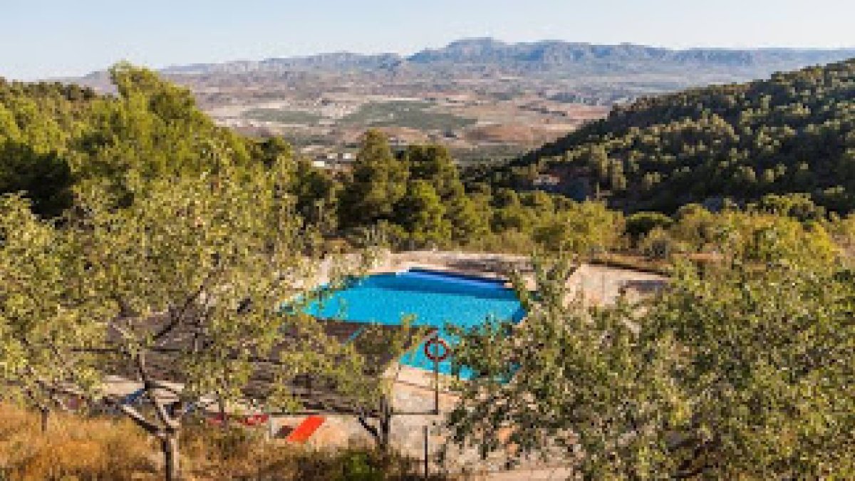 Alojamientos con piscina son los preferidos (en la imagen Posada del Candil-Serón)