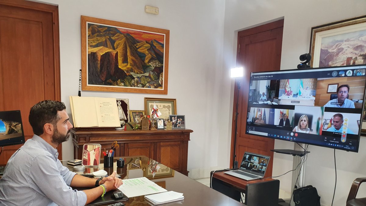 Reunión del alcalde de Almería con la comisión del Covid-19.