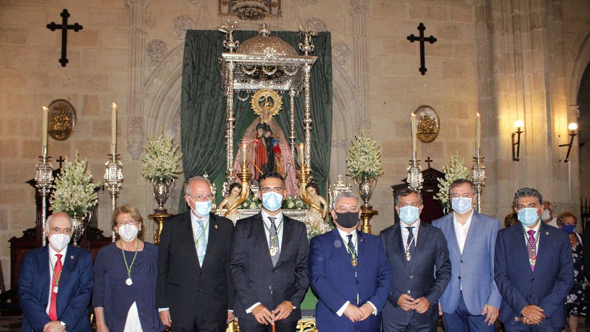 Amplia representación institucional asistió a la misa a la Patrona.