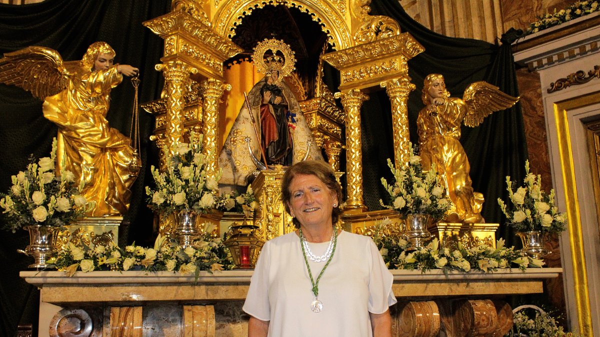 Concha Alarcón, camarera mayor de la Hermandad de la Virgen del Mar.