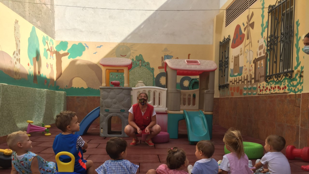 Alumnos de Mi Escuela Infantil, de La Cañada, esta mañana en el patio.
