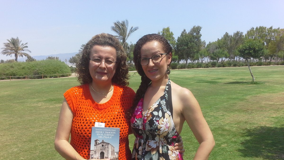 Josefina Góngora y su hija Irene.