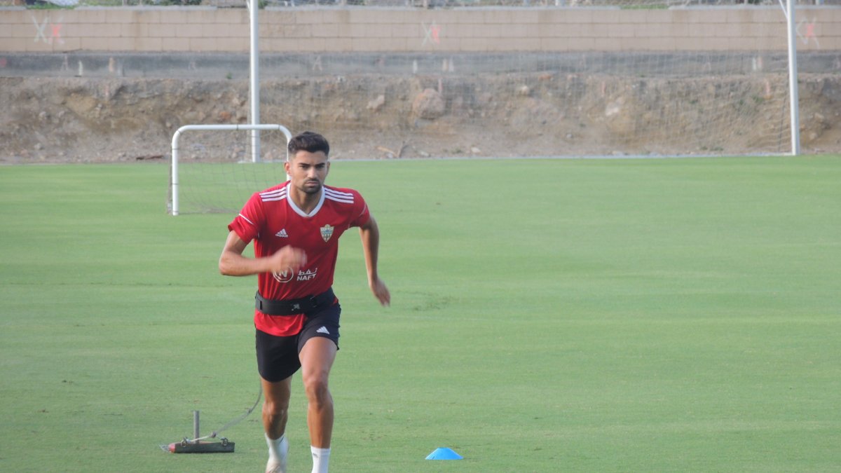 Enzo Zidane en el campo de la Vega de Acá.