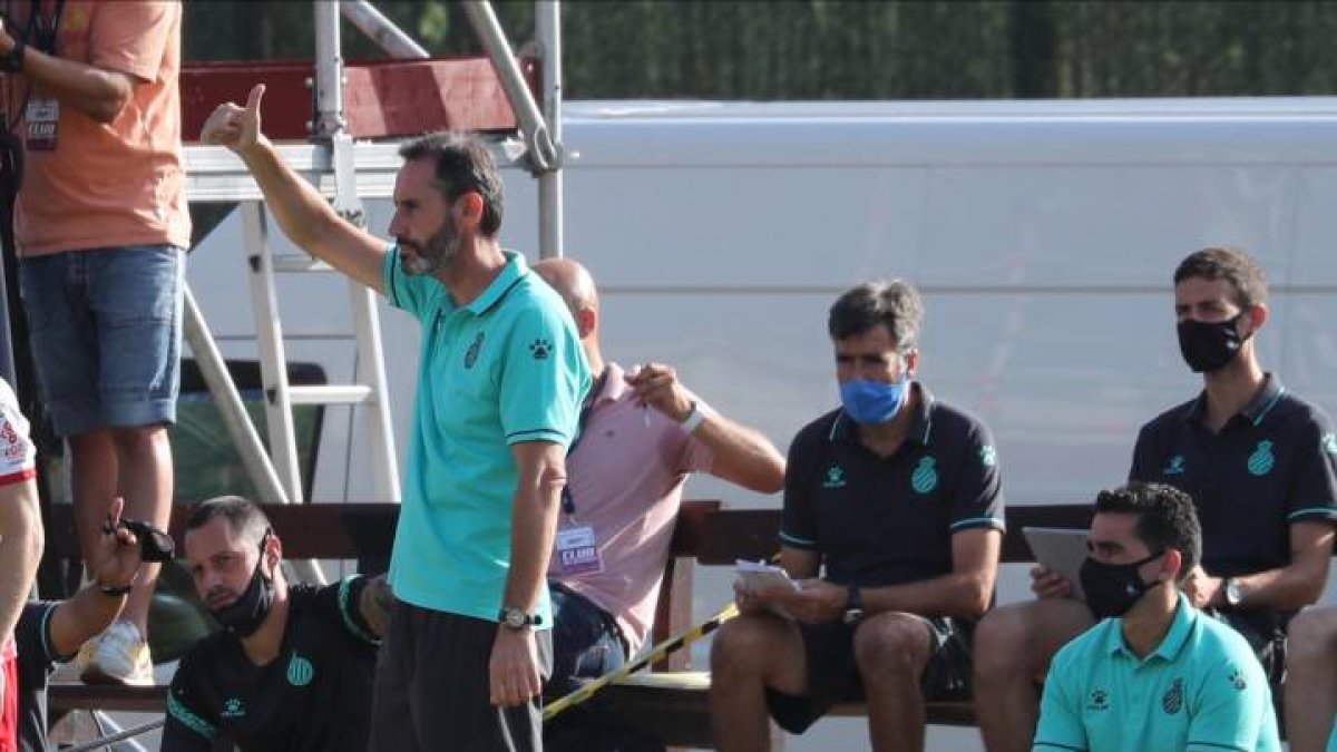Vicente Moreno vio a su equipo golear al Almería.