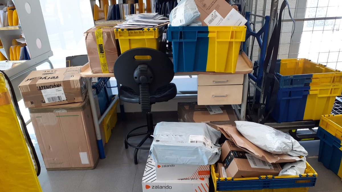 Imagen de material a repartir en la oficina de Correos en Carboneras.