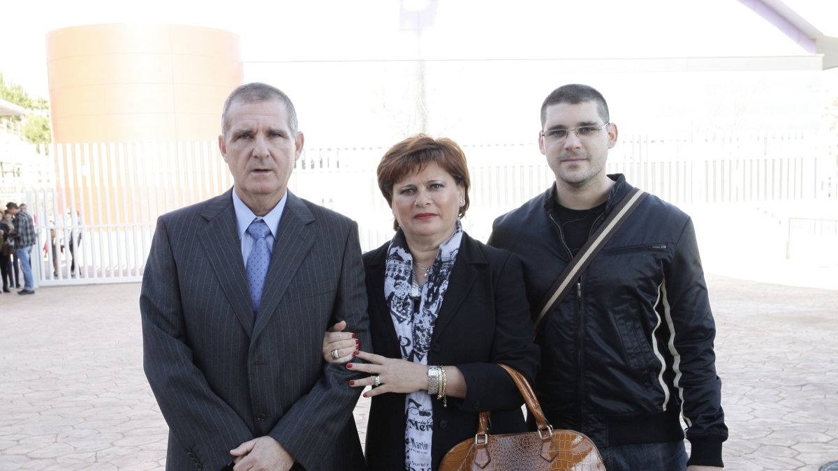 Antonio Belmonte con su esposa y su hijo en 2013.