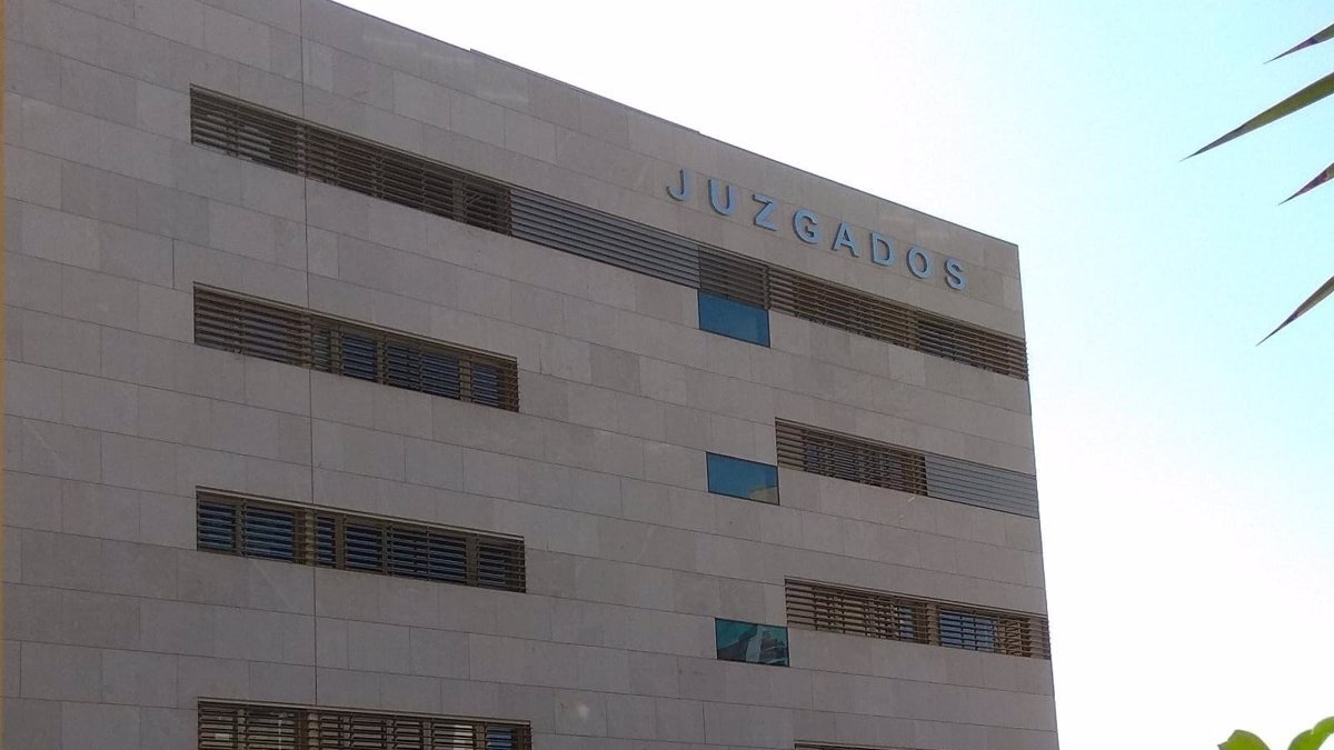 Juzgadas cuatro personas por verter purines a una rambla de Tabernas.