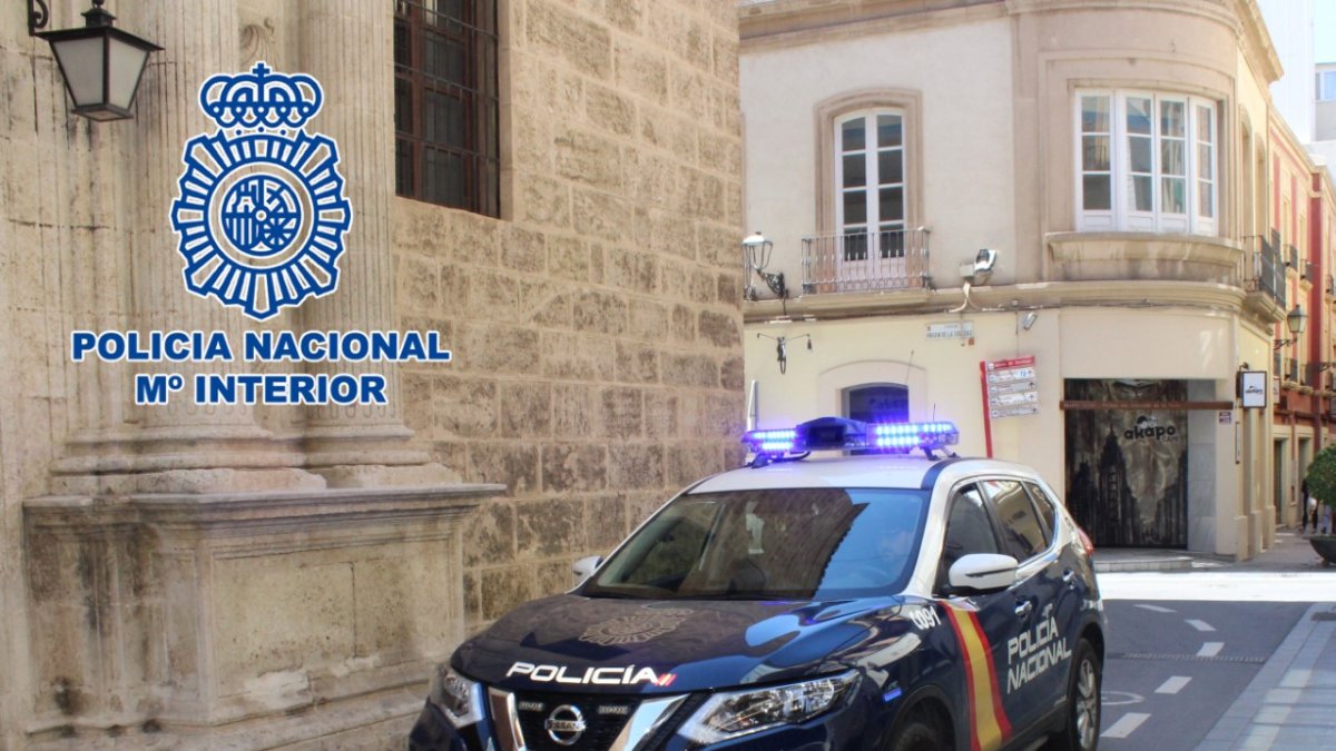 La Policía Nacional acudió tras el aviso de un vecino.