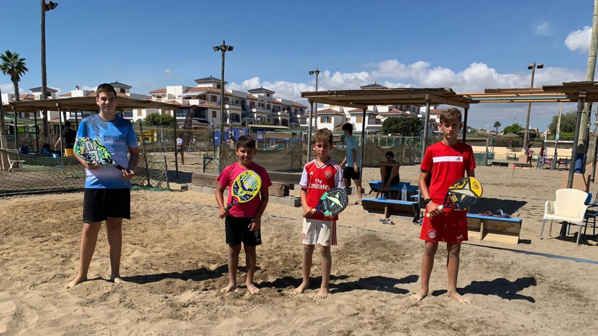 Vera acoge el Campeonato de Andalucía de Tenis Playa.