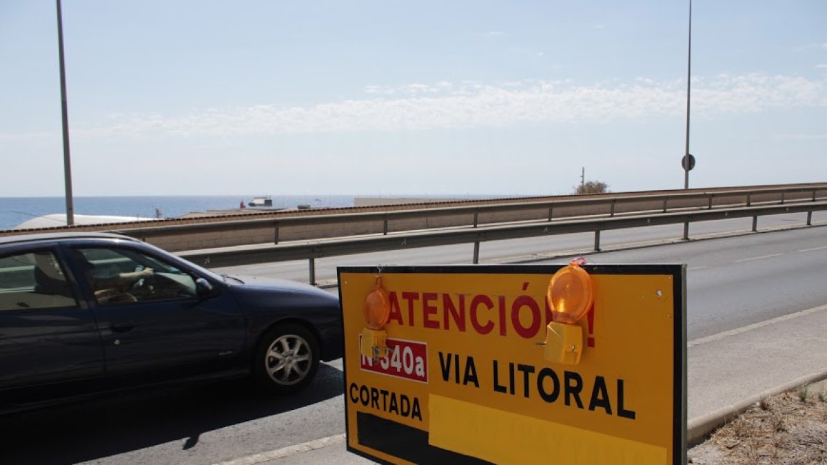 Cartel anunciando el corte de la Nacional 340-a.