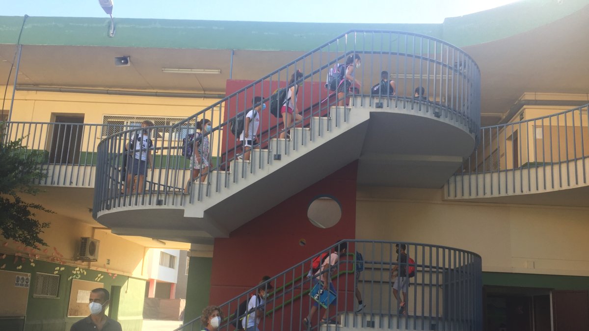 Llegada presencial a las aulas en el CEIP Freinet de la capital.