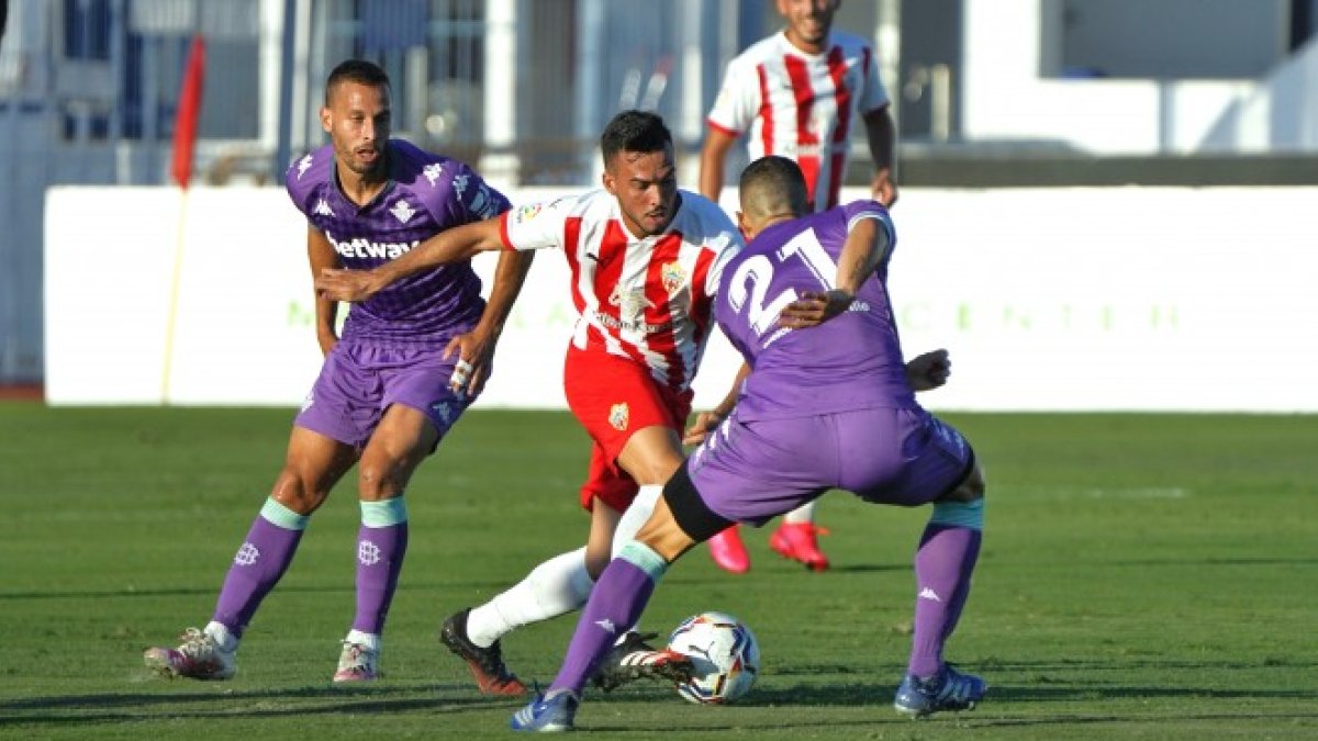 Callejón jugó recientemente con el Almería frente al Betis en la concentración de Marbella.
