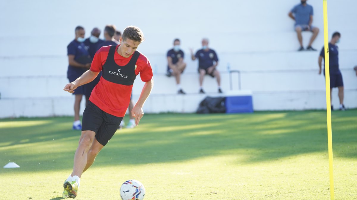 Corpas en un entrenamiento del Almería en el Marbella Football Center.