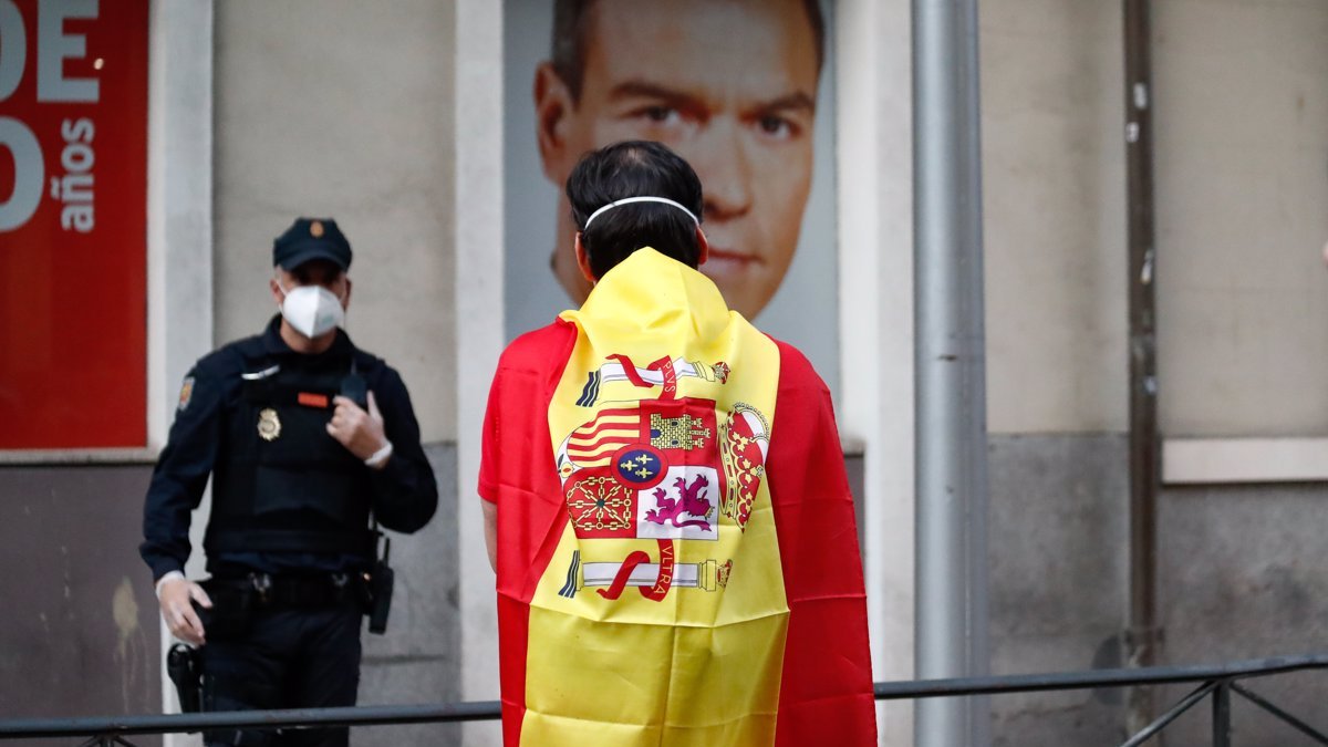 Cerca de 3.000 personas participan en Madrid en una manifestación contra el Gobierno de Pedro Sánchez.