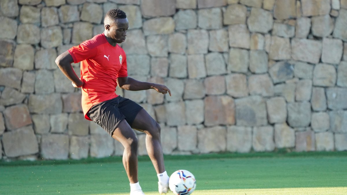 Arvin Appiah en plena sesión de entrenamiento.