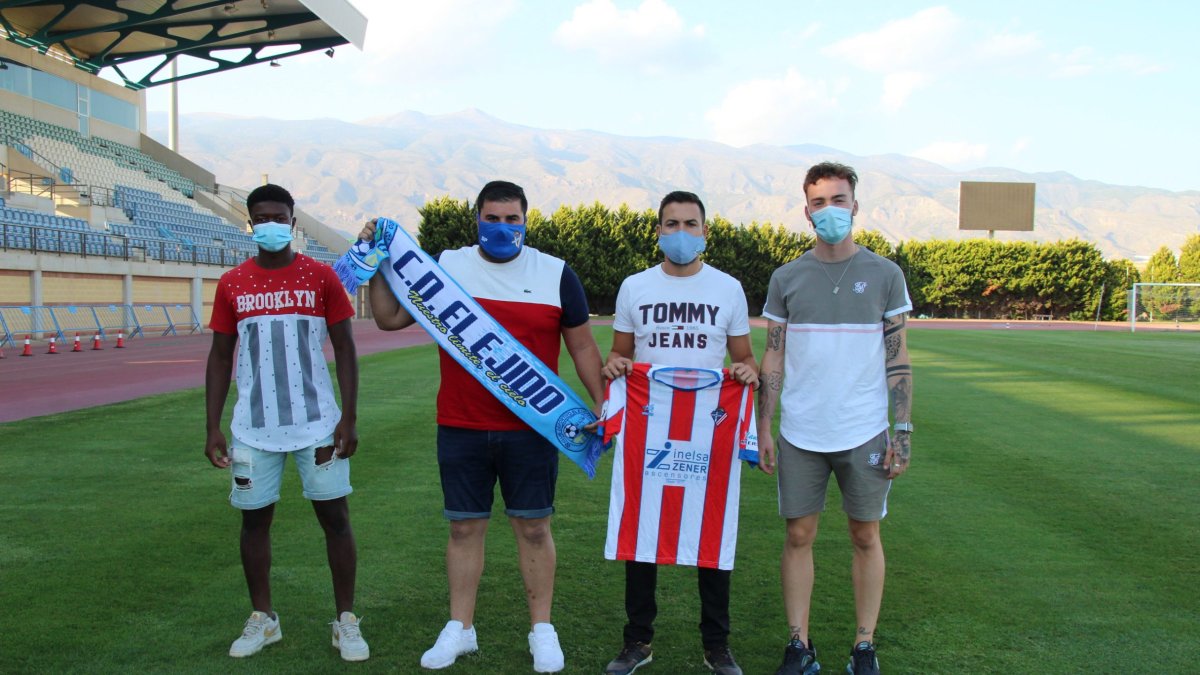 Dos jugadores salen de santo Domingo para triunfar.
