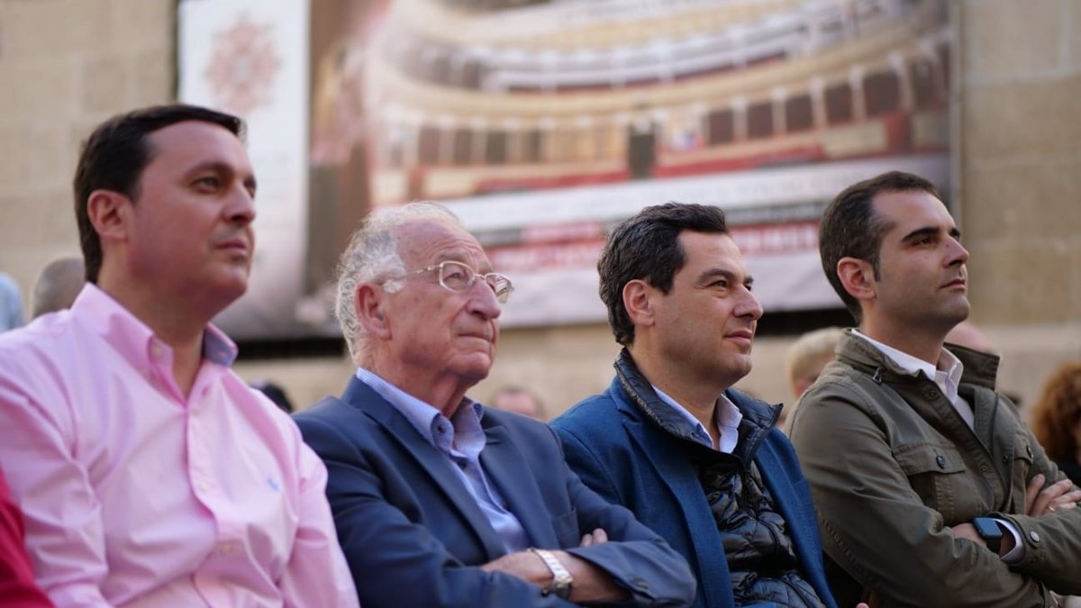 Amat y Moreno, en el centro, en una imagen de archivo.