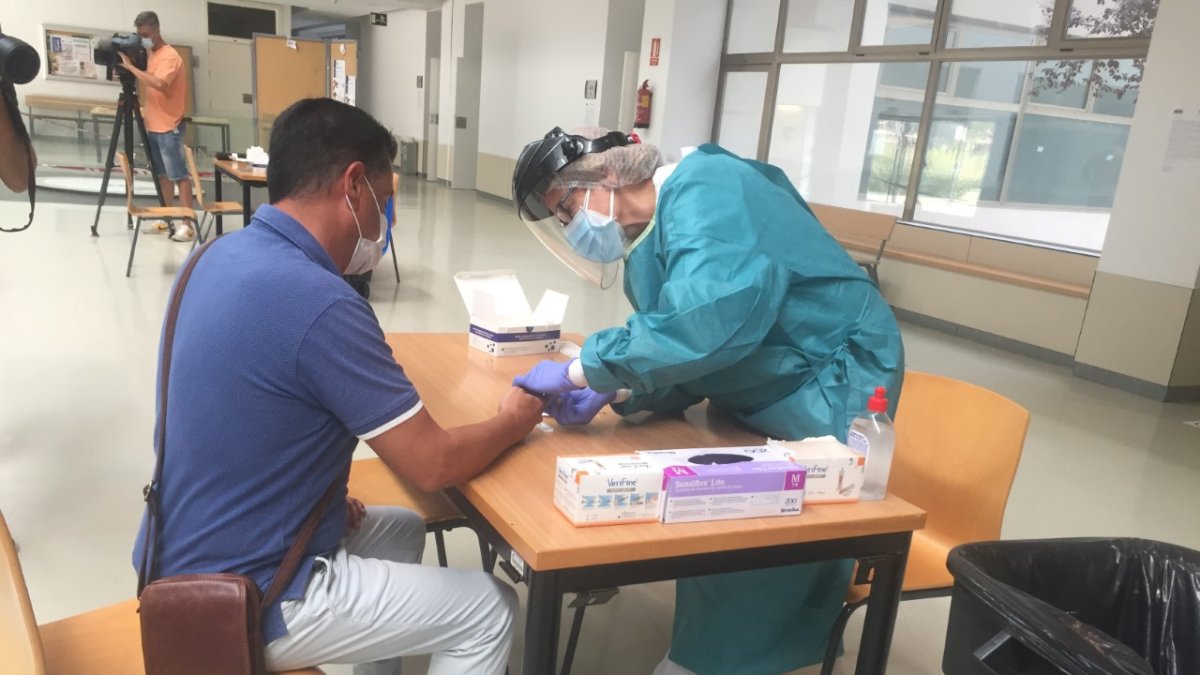 Prueba del coronavirus, esta mañana en el Aulario IV.