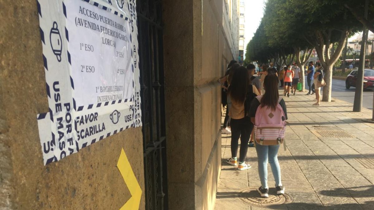 Los institutos se vuelven a llenar de alumnos.