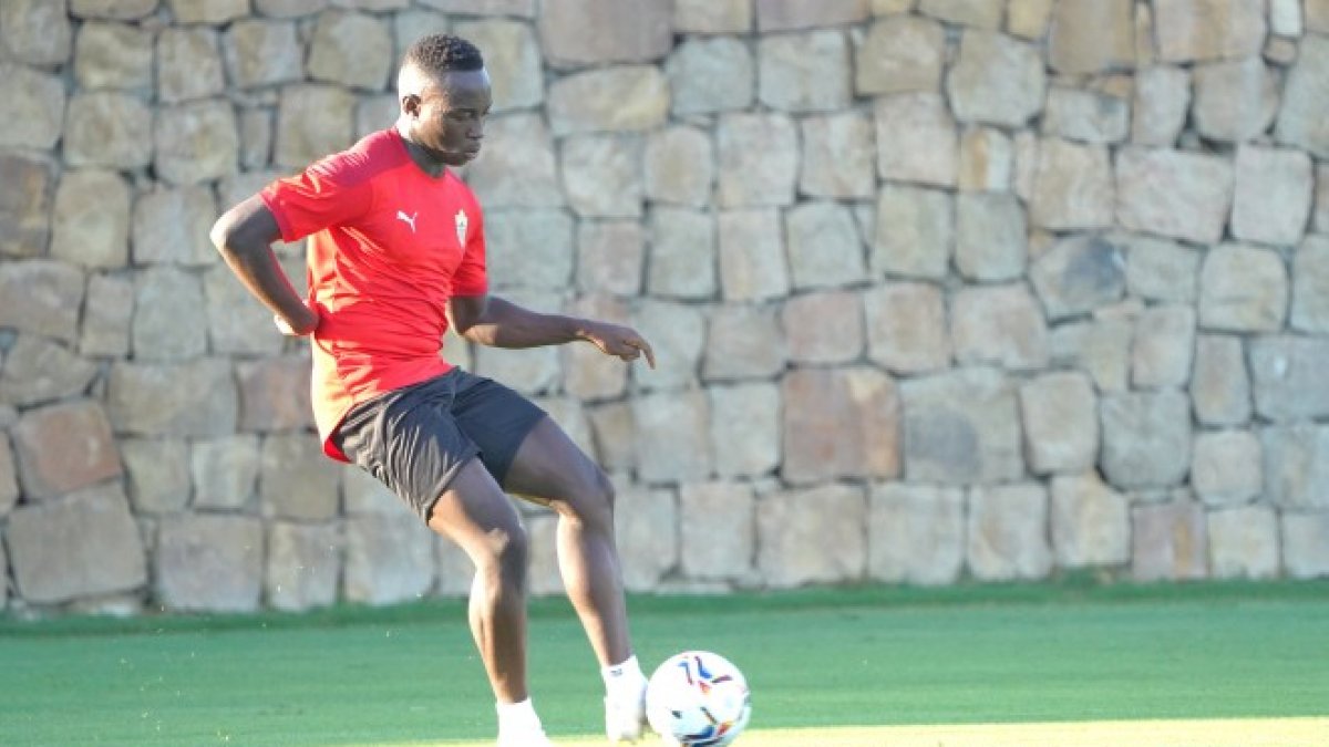 Arvin Appiah estará aproximadamente un mes de baja.