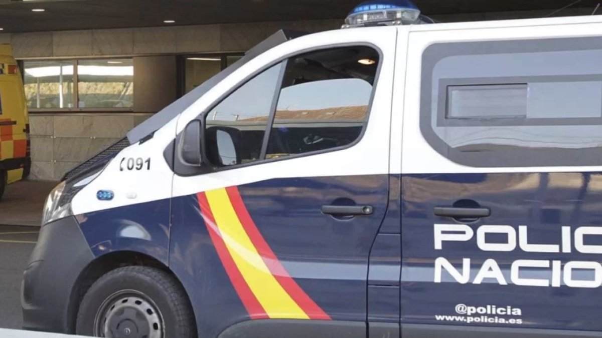 La mujer auxiliado por la Policía ha sido ya dada de alta y su vida no corre peligro.