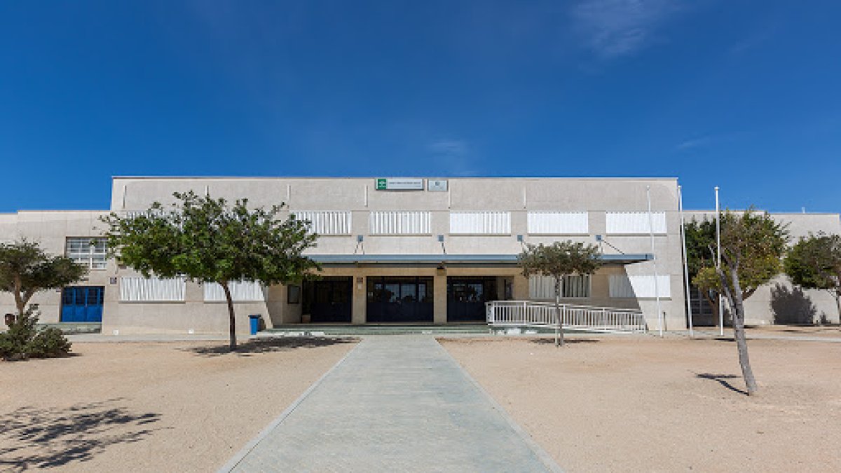 Centro de Retamar afectado por el positivo de un alumno.