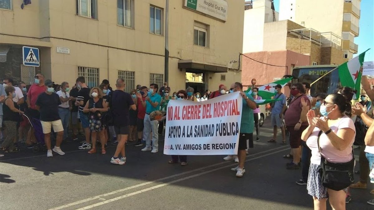 Protestas por el cierre del Hospital de la Cruz Roja.
