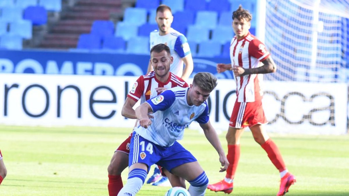 Raúl Guti en el partido Real Zaragoza-UD Almería.